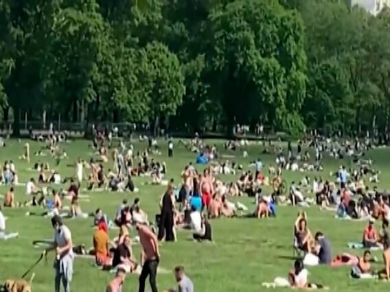 Almost 1 lakh Americans dead, but Donald Trump busy playing golf | Master Stroke