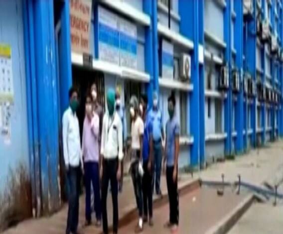 ‘এক ঝলকে’: রোগীমৃত্যু ঘিরে হাসপাতালে ভাঙচুর, বীরভূমে করোনা আক্রান্ত ৩ এবং অন্যান্য খবর