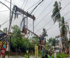 দুপুর থেকে রাত পর্যন্ত ঝড়ের তাণ্ডবে লন্ডভণ্ড রাজ্যের বিস্তীর্ণ এলাকা