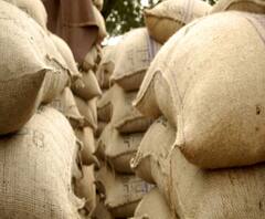 পূর্ব মেদিনীপুর: রেশন বিক্ষোভে ধুন্ধুমার নন্দীগ্রামে, রেশন ডিলারের স্কুটার ভাঙচুর, বিক্ষোভ