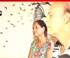 পাশের এলাকা থেকে বিদ্যুৎ টেনে ঘুরছে একটা মাত্র পাখা, বেহালায় অসহায় অবস্থায় বৃদ্ধ দম্পতি 