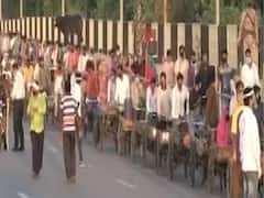 Delhi: सब्जी खरीदने वालों से ज्यादा शराब खरीदने वालों ने किया social distancing का पालन