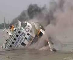 দেখুন: জলে ডুবে থাকা জেটিতে ধাক্কা, নামখানায় ডুবছে বাংলাদেশি বার্জ 