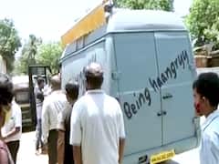 Salman Khan's food truck distributing food to the needy