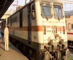 Shramik Special Train अडकलेल्या नोंदणीकृत मजुरांसाठी मुंबई सेंट्रलवरून दिल्लीसाठी पहिली ट्रेन रवाना