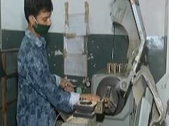 Rajkot: Lockdown के बीच फैक्टरियों में वापस लौटे मजदूर