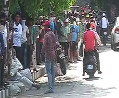 Pune Wine Shops Reopen | दारू घेण्यासाठी मद्यप्रेमींची दोन-तीन तास प्रतिक्षा, दारुसाठी अनेकांची धडपड