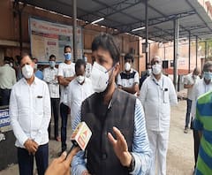 Latur Corona Update | लातूरमध्ये कोरोनामुक्त रुग्णांवर फुलांचा वर्षाव, डॉक्टर,स्टाफसह राज्यमंत्री संजय बनसोडेंची हजेरी