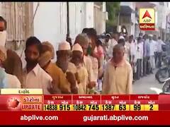દેવગઢબારિયામાં બેન્ક સામે લોકોની લાગી લાઇન, સોશિયલ ડિસ્ટન્સિંગનો જોવા મળ્યો અભાવ