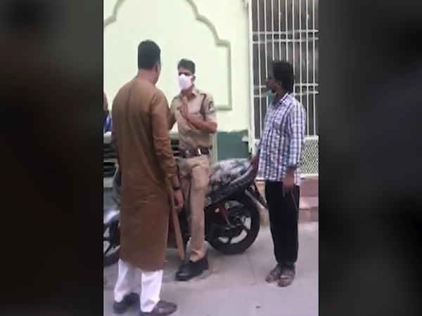 Police personnel teach a lesson to lockdown violators | Sansani 