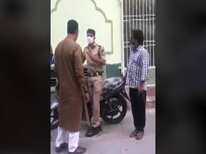 Police personnel teach a lesson to lockdown violators | Sansani 