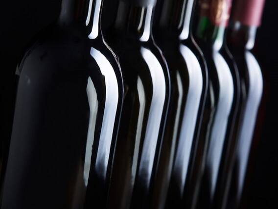 शराब के लिए सामाजिक दूरी के नियमों की धज्जियां उड़ी