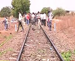 #Migrants Accident विश्रांतीसाठी थांबलेल्या मजुरांना रेल्वेनं झोपेतच चिरडलं,16 मजुरांवर काळाचा घाला
