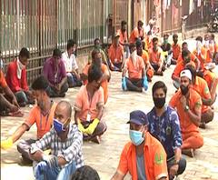 BMC | मुंबई महापालिकेच्या कंत्राटी कामगारांचं कामबंद आंदोलन, कचऱ्याच्या गाड्या उभ्या करुन आंदोलन