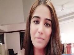 Lockdown तोड़ने के आरोप में Poonam Pandey पर FIR