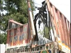 Auraiya सड़क हादसा: देखिये उस ट्रक की हालत जिसमें सवार थे मजदूर