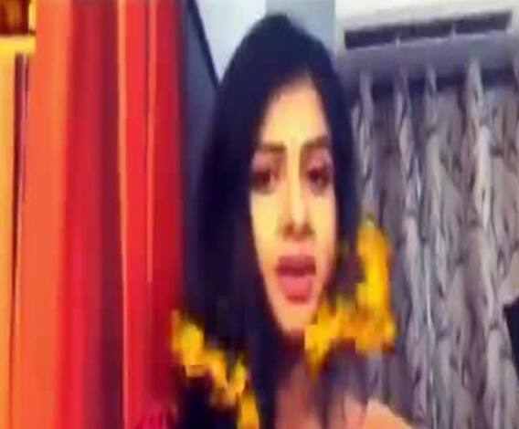 হয় মা নয় বৌমা: কবিতা পাঠ করলেন সুস্মিতা, নাট্যচর্চায় স্বাগতা-ঋষি, দেখে নিন তারকাদের হাঁড়ির খবর