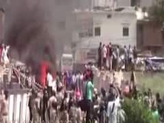 Odisha: राउरकेला में कंटेनमेंट जोन खोलने को लेकर भीड़ ने किया बवाल,आगजनी भी की