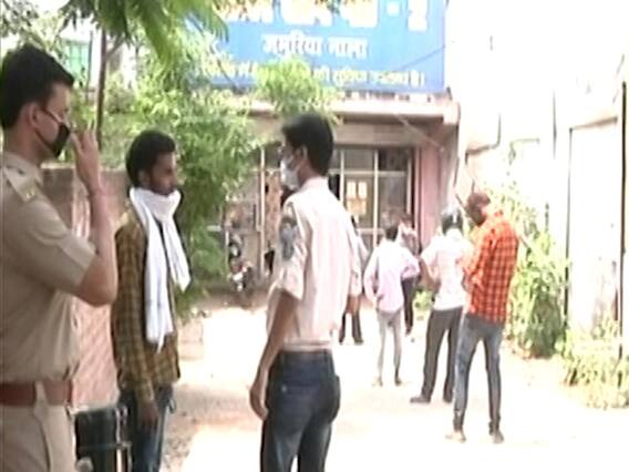 'पता नहीं फिर मिले न मिले' Lucknow में शराब दुकान के बाहर लगी भीड़