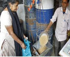 আজ বাংলায়: ভাঙড়ে তৃণমূল কর্মীর বাড়ি থেকে উদ্ধার ৩০০-র বেশি রেশন কার্ড, সংক্রমণ শঙ্কায় পেট্রাপোলে বিক্ষোভ ও অন্যন্য খবর 