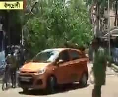  ঝড়ে উপড়ে যাওয়া গাছ সরানোর দাবিতে বিক্ষোভ বাঁশদ্রোণীতেও