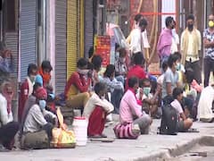 New Delhi Railway Station के बाहर लगी मजदूरों की भीड़, देखिए ग्राउंड रिपोर्ट