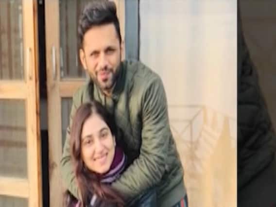 Rahul Vaidya & Disha Parmar are officially dating? 