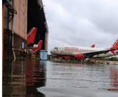 ঘূর্ণিঝড় উমপুন: জল থৈ-থৈ কলকাতা বিমানবন্দরের রানওয়ে, দেখুন সেই ছবি