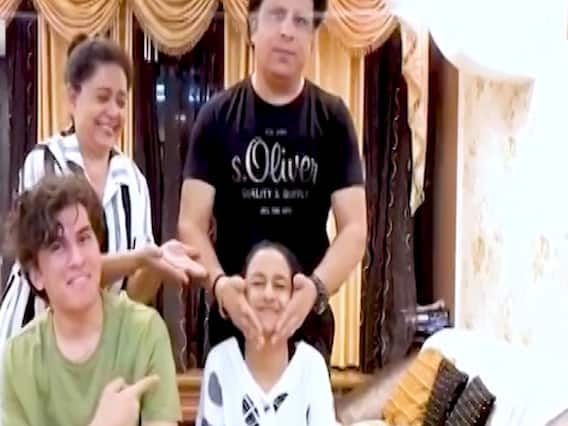 Neelu Vaghela aka Bhabho plays games with her family