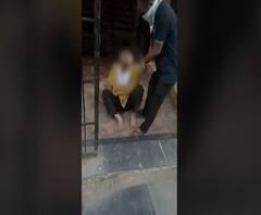 Coronavirus | रुग्णवाहिकेत स्ट्रेचर नसल्यानं वृद्ध रुग्णावर सरपटत येण्याची वेळ, कल्याणमधील घटना