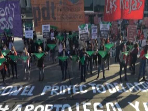 Argentina: Women protest demanding relaxations in abortion law | Panchnama