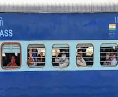 এক ঝলকে: মুর্শিদাবাদে তৃণমূল কর্মী 'খুন', হাওড়া থেকে দিল্লির উদ্দেশে রওনা দিল বিশেষ ট্রেন