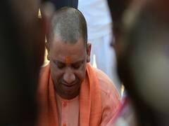 UP के CM Yogi Adityanath ने Handwara मुठभेड़ के शहीदों को श्रद्धांजलि दी