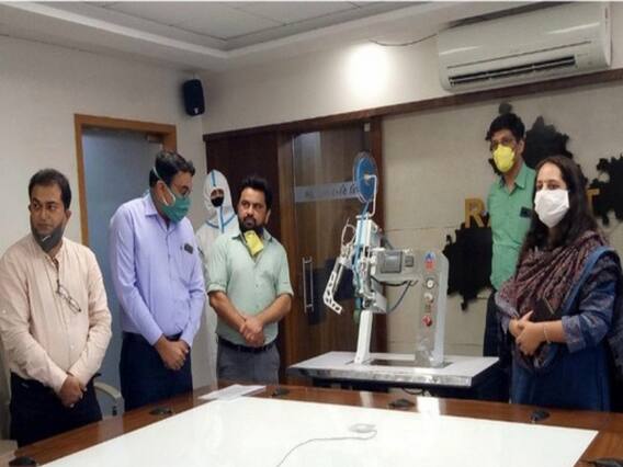 PPE किट की सीलिंग के लिए गुजरात की कंपनी Macpower ने बनाया स्पेशल मशीन