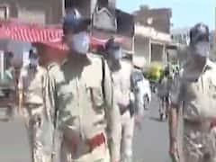 અમદાવાદઃ શાહીબાગના અસારવા વિસ્તારમાં પોલીસ અને પેરા મિલિટરીનું ફૂટ પેટ્રોલિંગ, જુઓ વીડિયો 