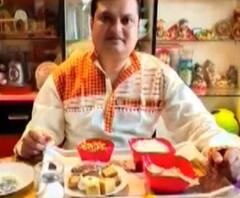 বিশ্বনাথ বসুর বাড়িতেই জামাইষষ্ঠীর আয়োজন করেছেন তাঁর শাশুড়িমা, এবছর আয়োজনে আড়ম্বর করা সম্ভব হয়নি