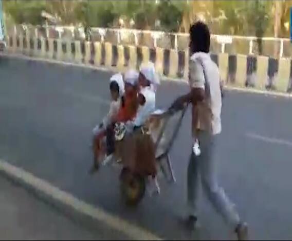  Migrant worker | परप्रांतीय मजुरांच्या प्रवासाचं भयावह दृश्य; चिमुकल्यांसह सिमेंट वाहणाऱ्या ट्रॉलीमधून प्रवास