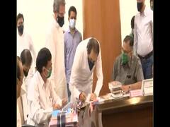 Maharashtra: मुख्यमंत्री Uddhav Thackeray ने विधान परिषद के चुनाव के लिए नामांकन भरा