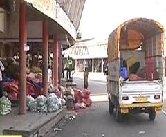 Pune Market Reopens | पुण्यातील कृषी उत्पन्न बाजार समिती सुरू, गर्दी टाळण्यासाठी रोज 50%आडत व्यापारी काम करणार