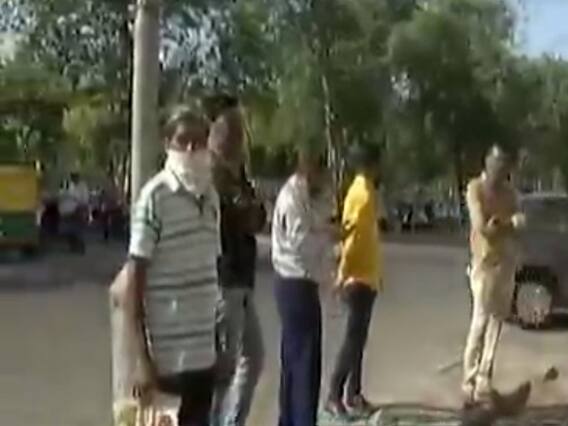 ગાંધીનગરમાં ADS બેન્ક બહાર નાના વેપારીઓની લાગી લાઇનો, જુઓ વીડિયો