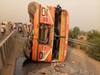 More than 10 migrants injured as bus overturns in Hamirpur | Anchor Choice (18.05.2020)