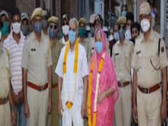 Police celebrate 50th anniversary of a couple in Jodhpur amid lockdown 