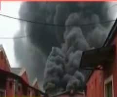 বিধ্বংসী আগুনে পুড়ে ছাই দঃ ২৪ পরগনার মহেশতলার চায়ের প্যাকেজিং গুদামের একাংশ, ঘটনাস্থলে দমকলের ১৪ টি ইঞ্জিন