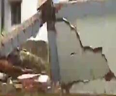 দেখুন: উমপুনের তাণ্ডবে ভাঙল এসএসকেএম হাসপাতালের একাংশ