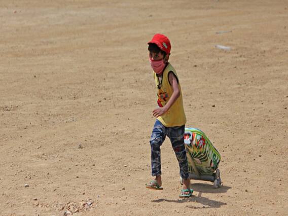 Maharashtra: नेताओं की राजनीति में पिस रहे प्रवासी मजदूर 