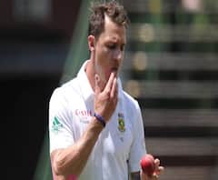 Cricket Ball | चेंडूच्या लकाकीसाठी थुंकी लावणं बंद होणार, अनिल कुंबळेची आयसीसीकडे शिफारस, कोरोनाच्या पार्श्वभूमीवर क्रिकेटमध्ये होणारा मोठा बदल