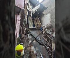 मुंबईच्या कांदिवलीतील लालजी पाडा चाळीचा काही भाग कोसळला; अग्निशमन दलाच्या गाड्या घटनास्थळी