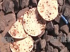 औरंगाबाद: ट्रेन से कटकर 16 मजदूरों की मौत, रेलवे ट्रैक पर बिखरी हैं रोटियां