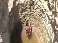 सतना में आत्मनिर्भरता की मिसाल,Lockdown में काम नहीं मिला तो पति-पत्नी ने गांव के लिए कुआं खोद डाला 