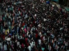 प्रवासी मजदूरों का दर्द बयां करती कुमार विश्वास की कविता, सुनिए